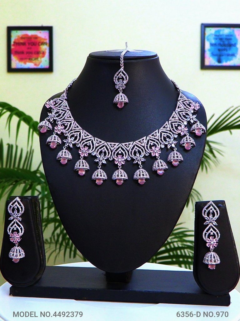 Searching for Wedding Gifts? Stop ! - Amaara World