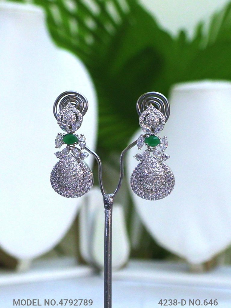 Handmade Traditional Masterpiece Zircon Jewelry Set - View 3 - Amaara World