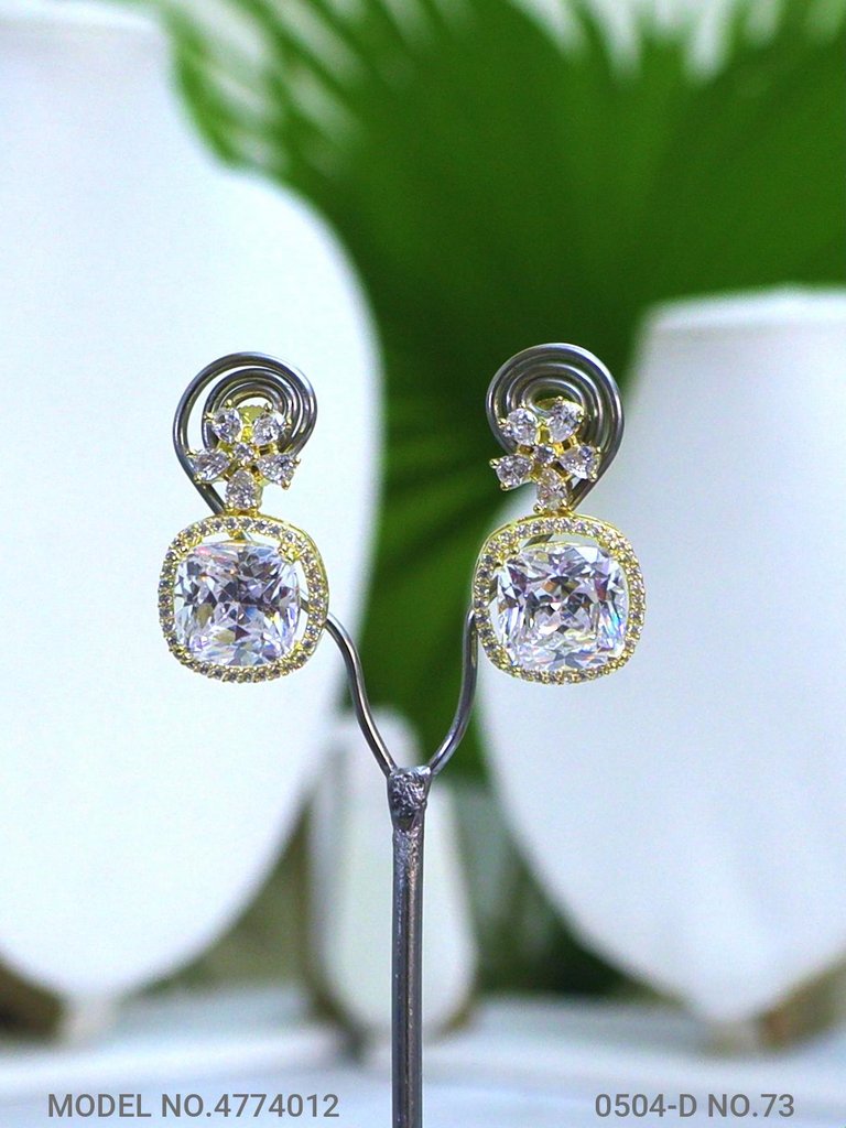 Earrings made of Cubic Zircons - Amaara World USA - SKU 4774012