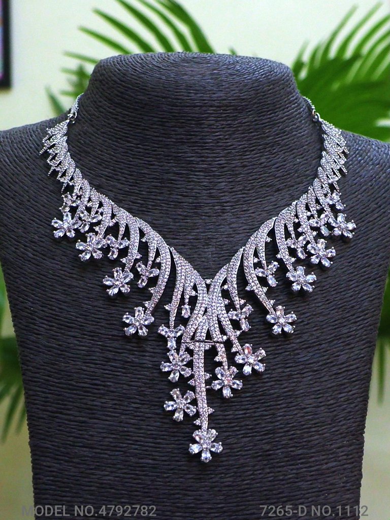 Traditional American Diamond Set - View 2 - Amaara World