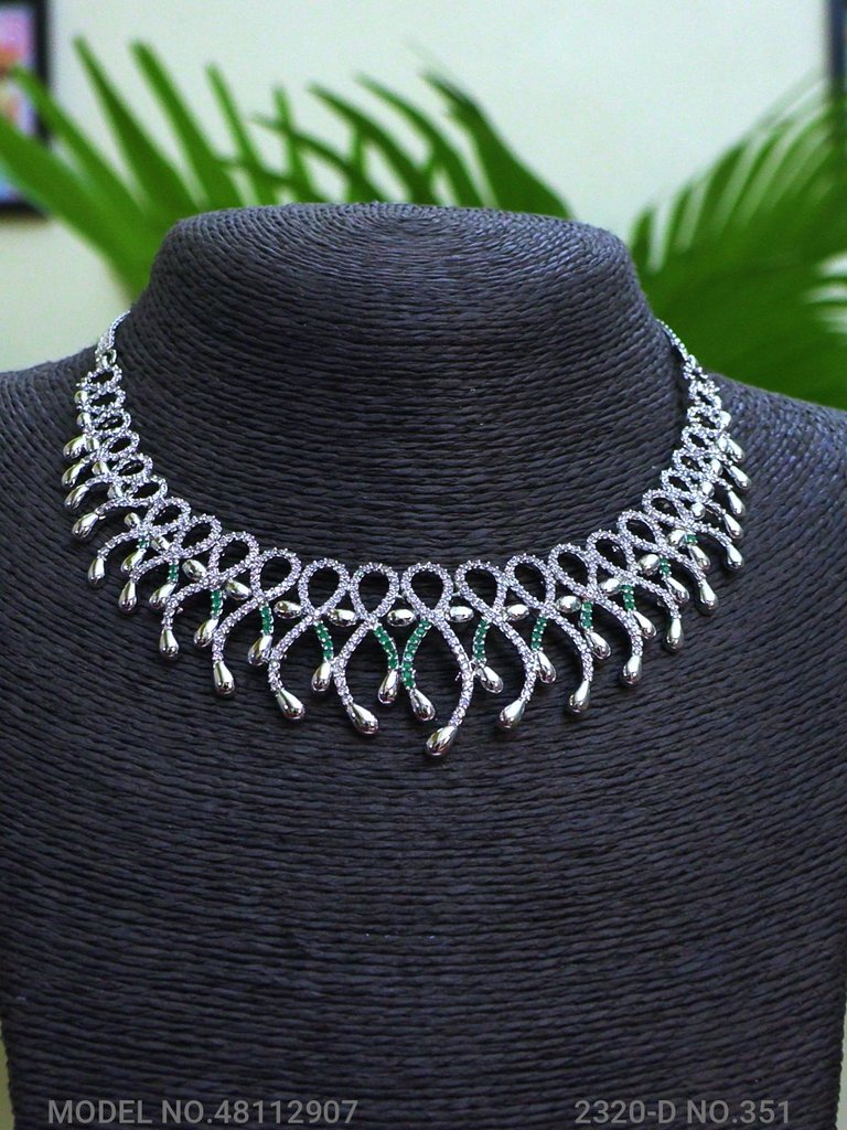 Classic Jewelry Set - View 2