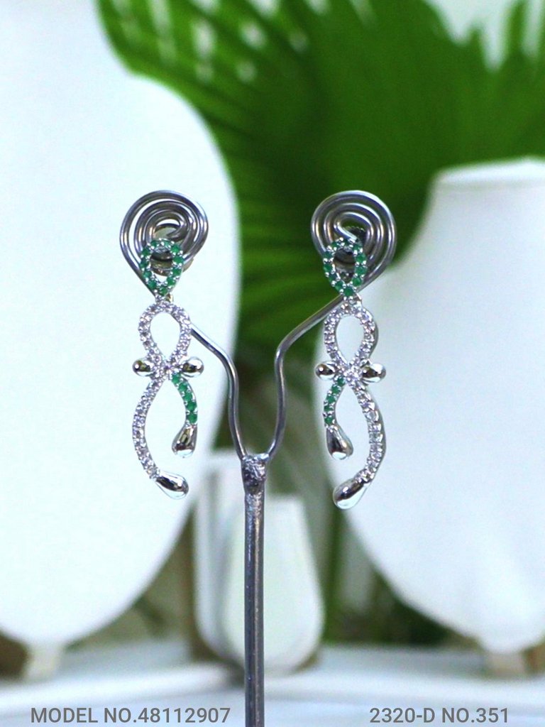 Classic Jewelry Set - View 3