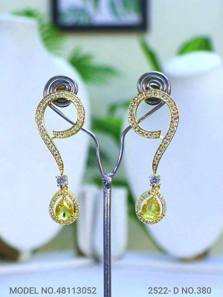 Necklace Set crafted for bold Women - View 3