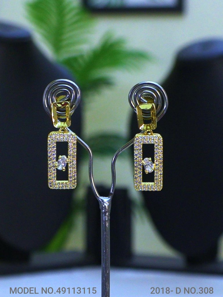 Ideal Necklace Set for Wedding Jewelry Occasions - View 3