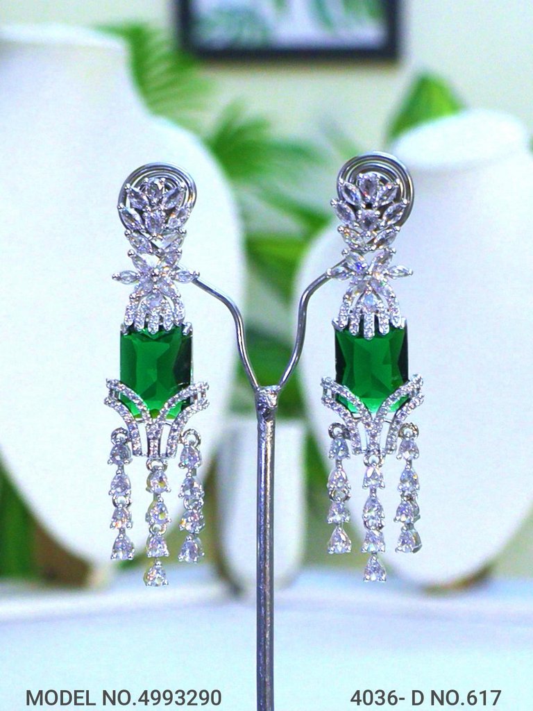 Handmade Traditional Masterpiece Zircon Jewelry Set - View 3 - Amaara World