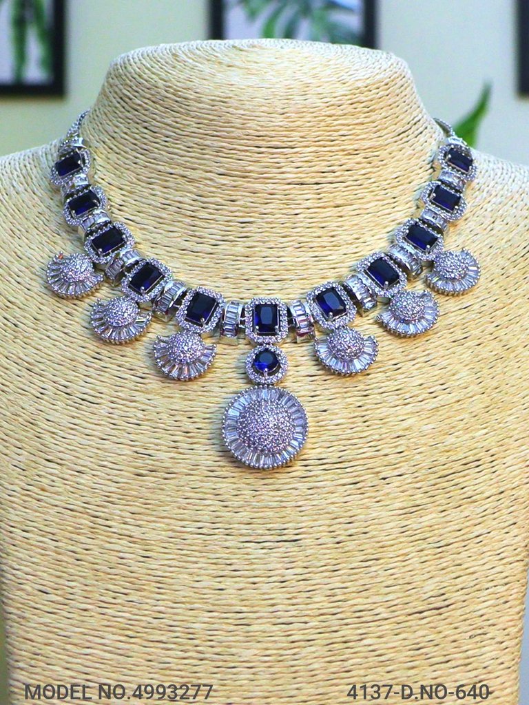 Ideal Gift for Traditional Ladies - View 2