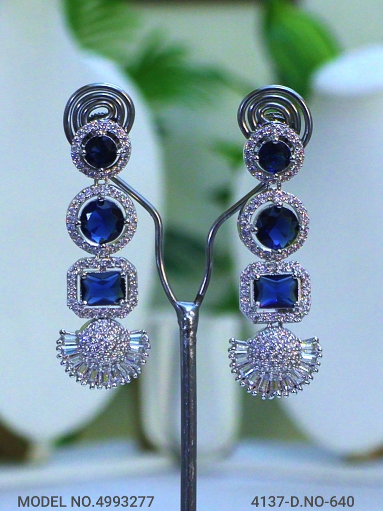 Ideal Gift for Traditional Ladies - View 3