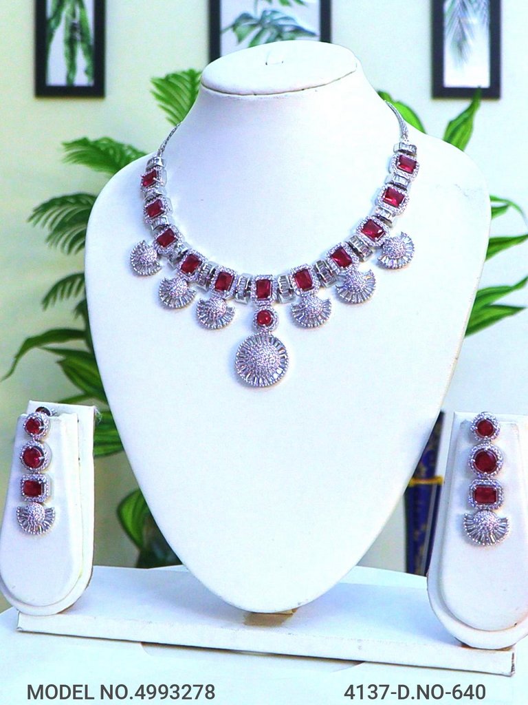 Tradition and Trend goes to a Party - Amaara World