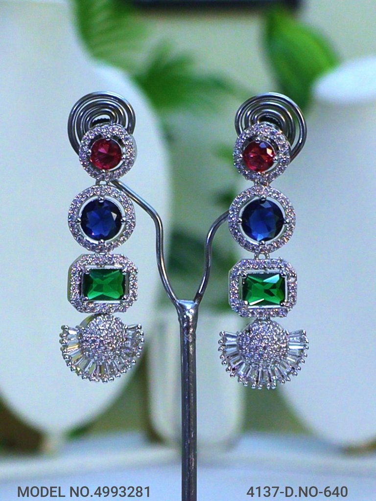 Traditional Necklaces in Trend - View 3
