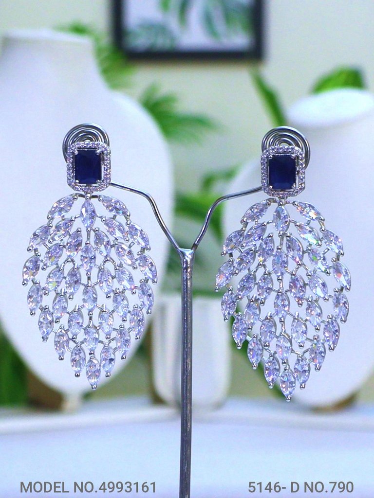 Art Jewelry - View 3