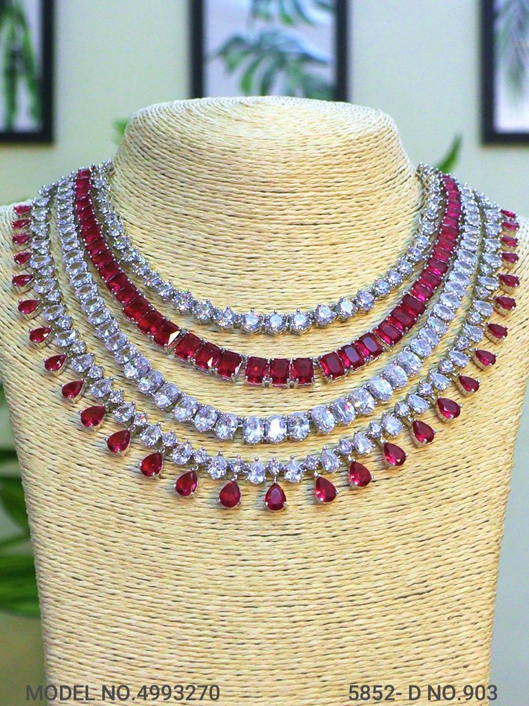 Traditional Necklaces in Trend - View 2