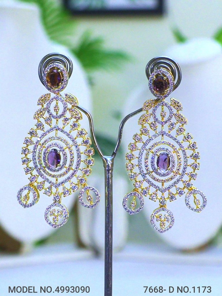Jewelry straight from Craftsmen - View 3