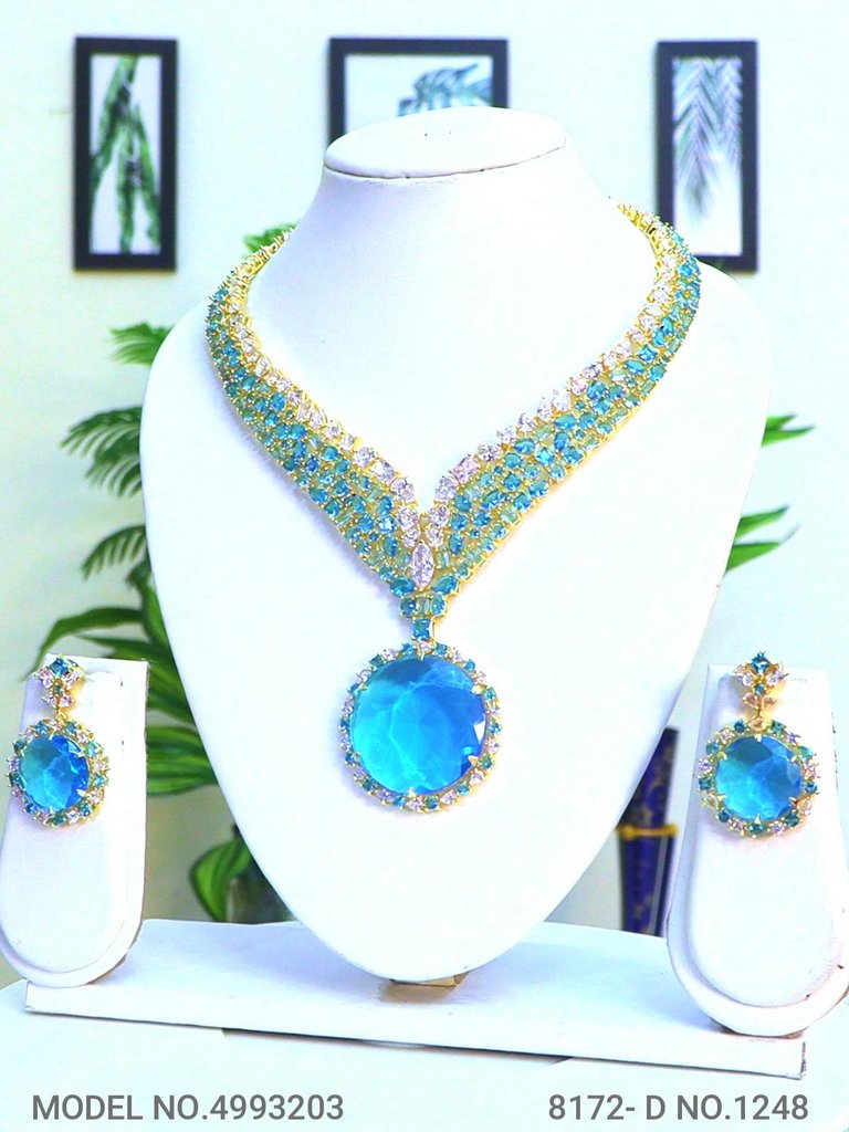 Amazing Traditional Jewelry Set - View 2 - Amaara World