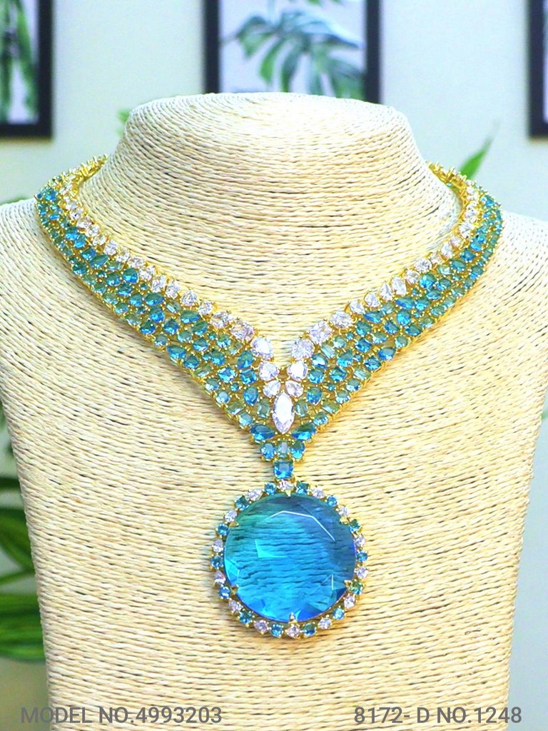 Amazing Traditional Jewelry Set - View 3 - Amaara World