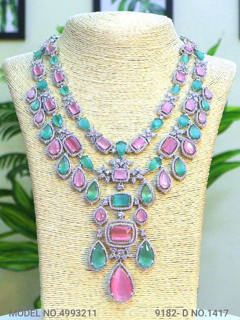 Amazing Traditional Jewelry Set - View 2