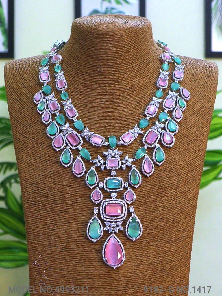 Amazing Traditional Jewelry Set - View 3
