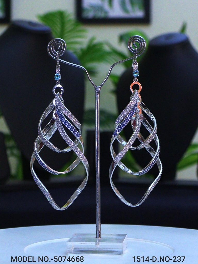 Gift a Earring to her