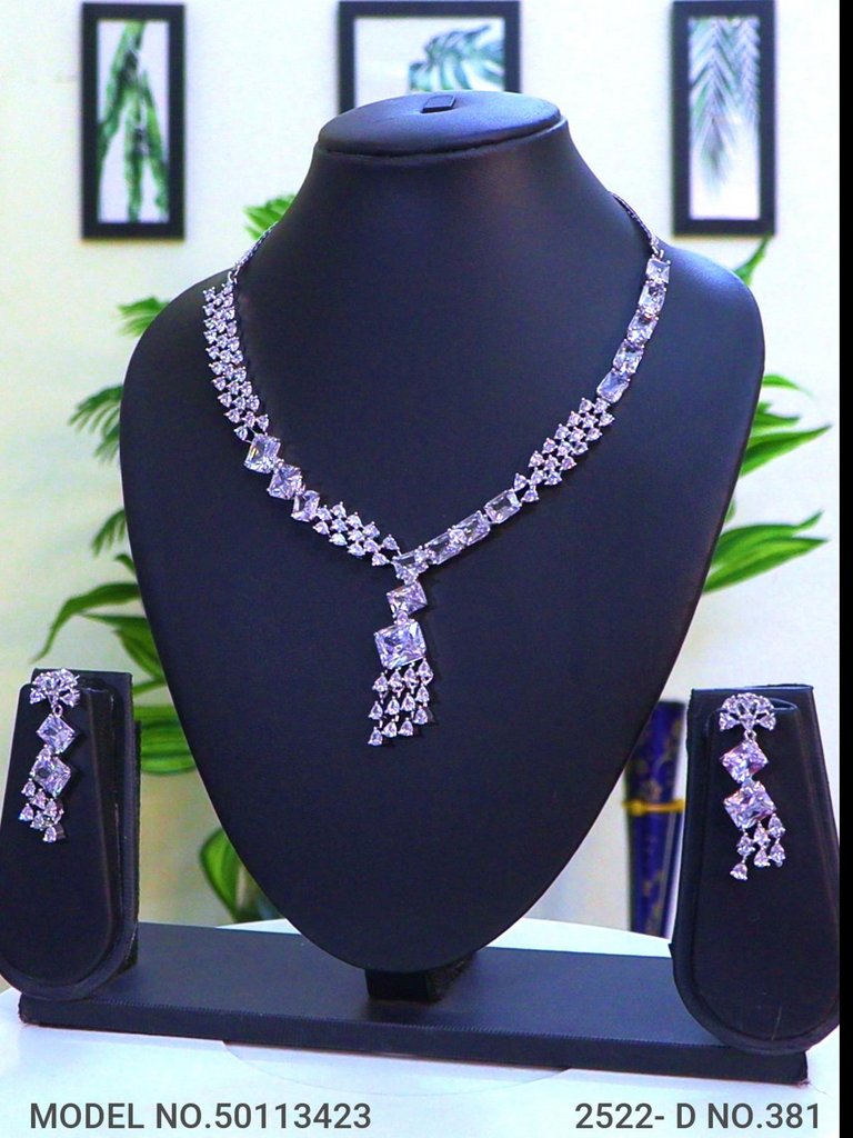 Modern Day Gift to a women - Amaara World