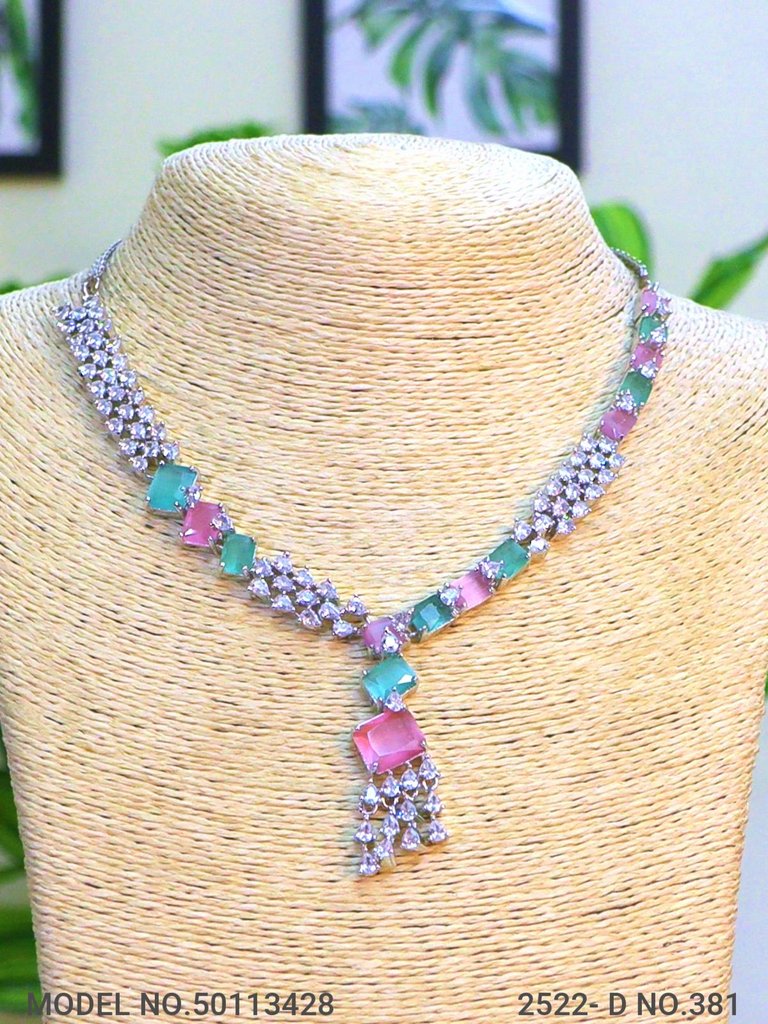 Classical Yet Trendy | Jewelry Set - View 2