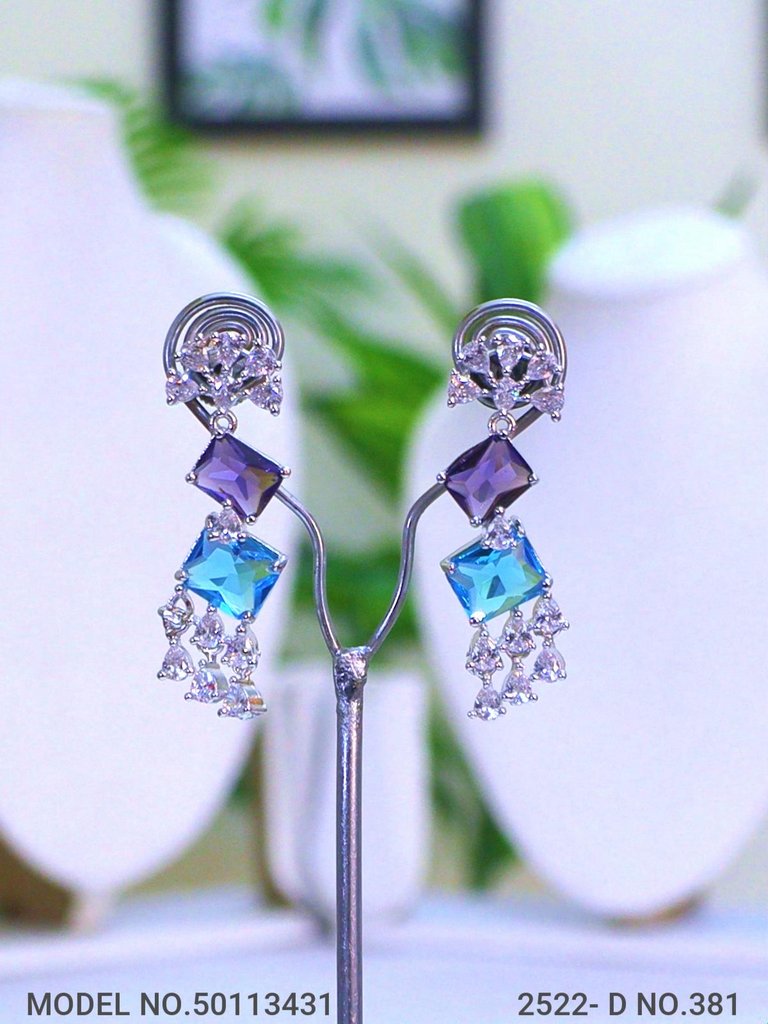 Necklace Set crafted for bold Women - View 3