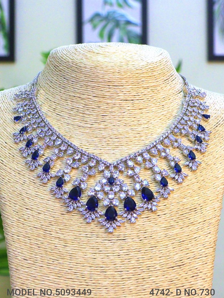 Traditional Necklaces in Trend - View 2