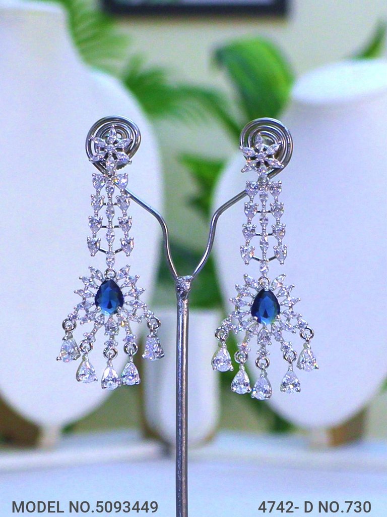 Traditional Necklaces in Trend - View 3