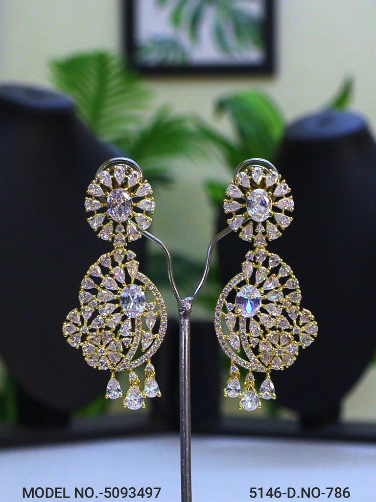 Showstopper Imitation Jewelry Set - View 3