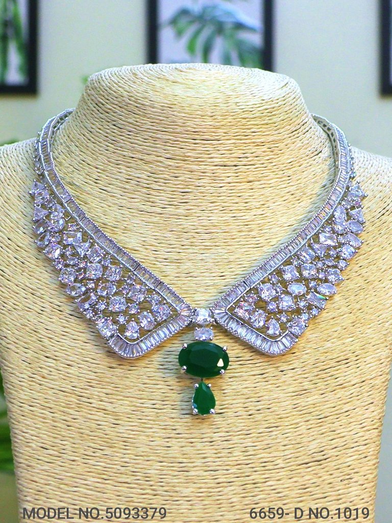 A Masterpiece | Handcrafted Traditional Jewellery Set - View 2