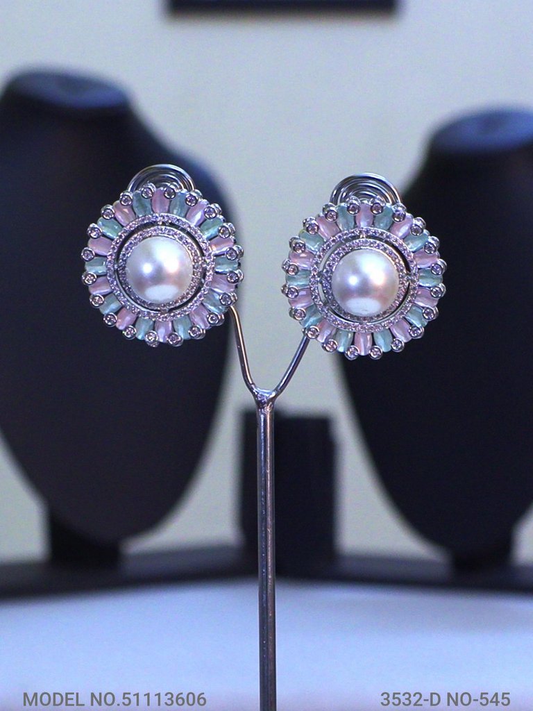 Classical Yet Trendy | Jewelry Set - View 3