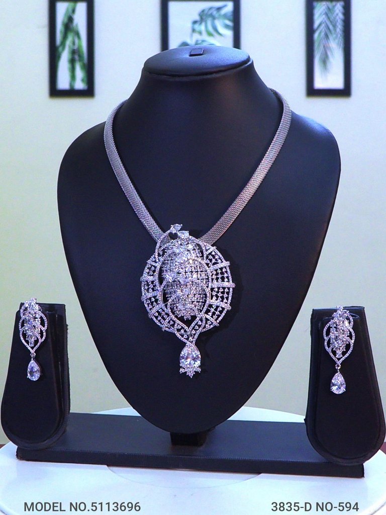 Partywear Classic Pendant Set - Style 1 - Amaara World