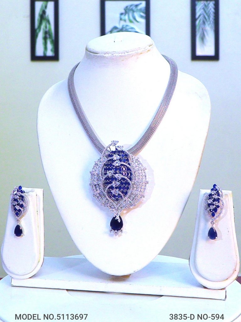 Partywear Classic Pendant Set - Style 2 - Amaara World