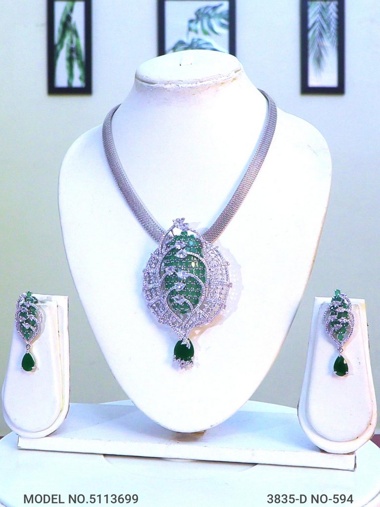 Partywear Classic Pendant Set - Style 4 - Amaara World