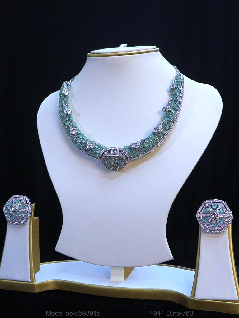 Traditional Necklaces in Trend