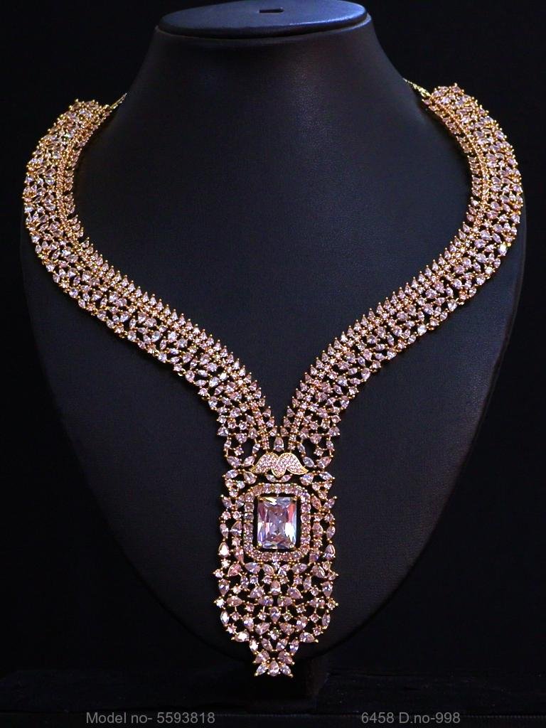 Amazing Traditional Jewelry Set - View 3