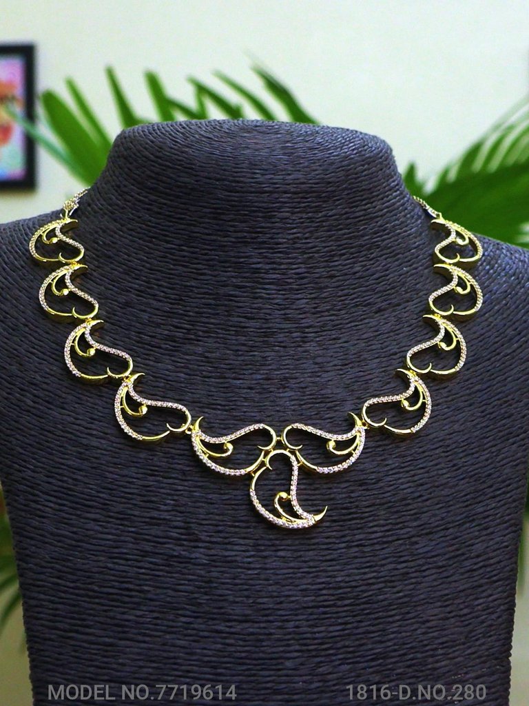 Handcrafted in India | Jewelry Set - View 2 - Amaara World
