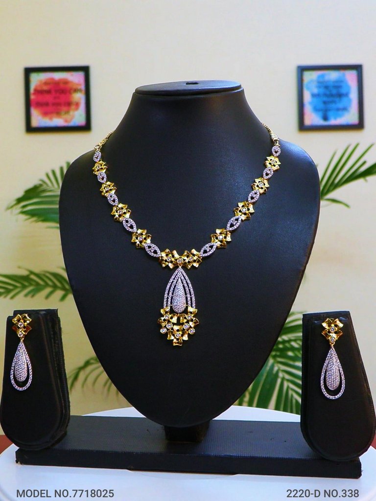 Classic Gift for Her - Amaara World USA - SKU 7718025