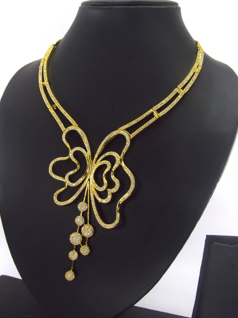 Necklace Set crafted for bold Women - View 2 - Amaara World