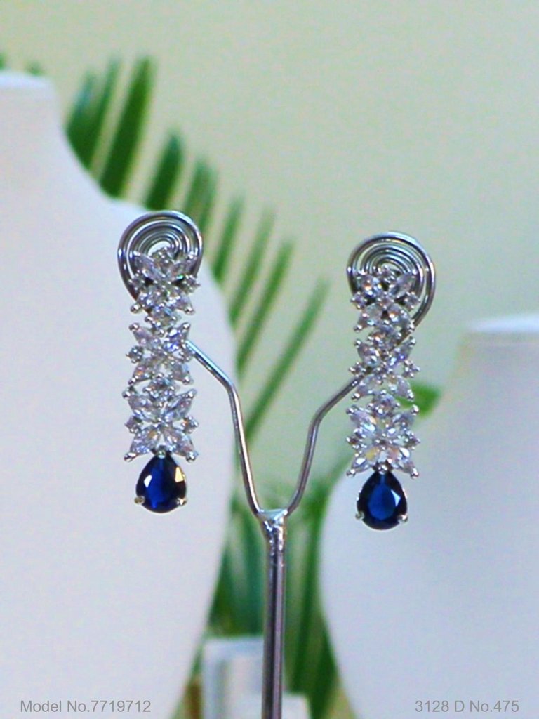 Fine Fashion Classic Necklace Set - View 3 - Amaara World