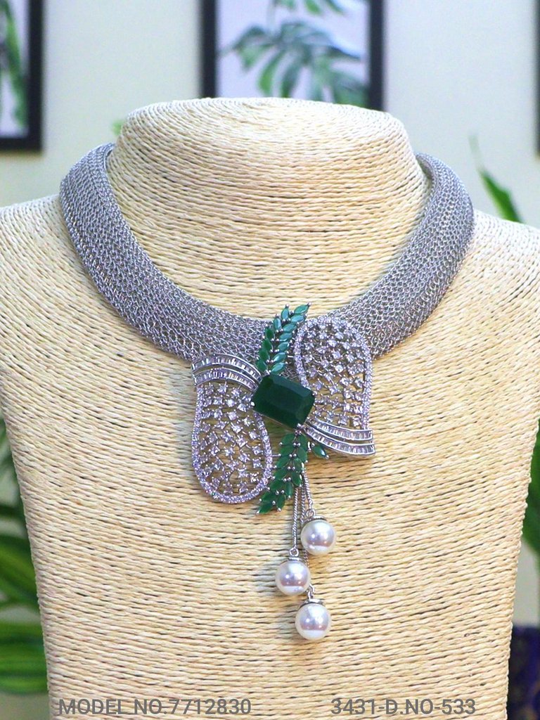 Fine Fashion Classic Pendant Set