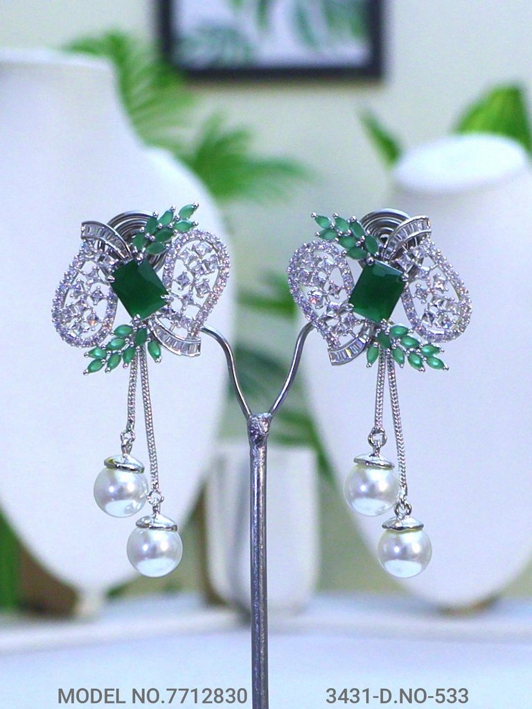 Fine Fashion Classic Pendant Set