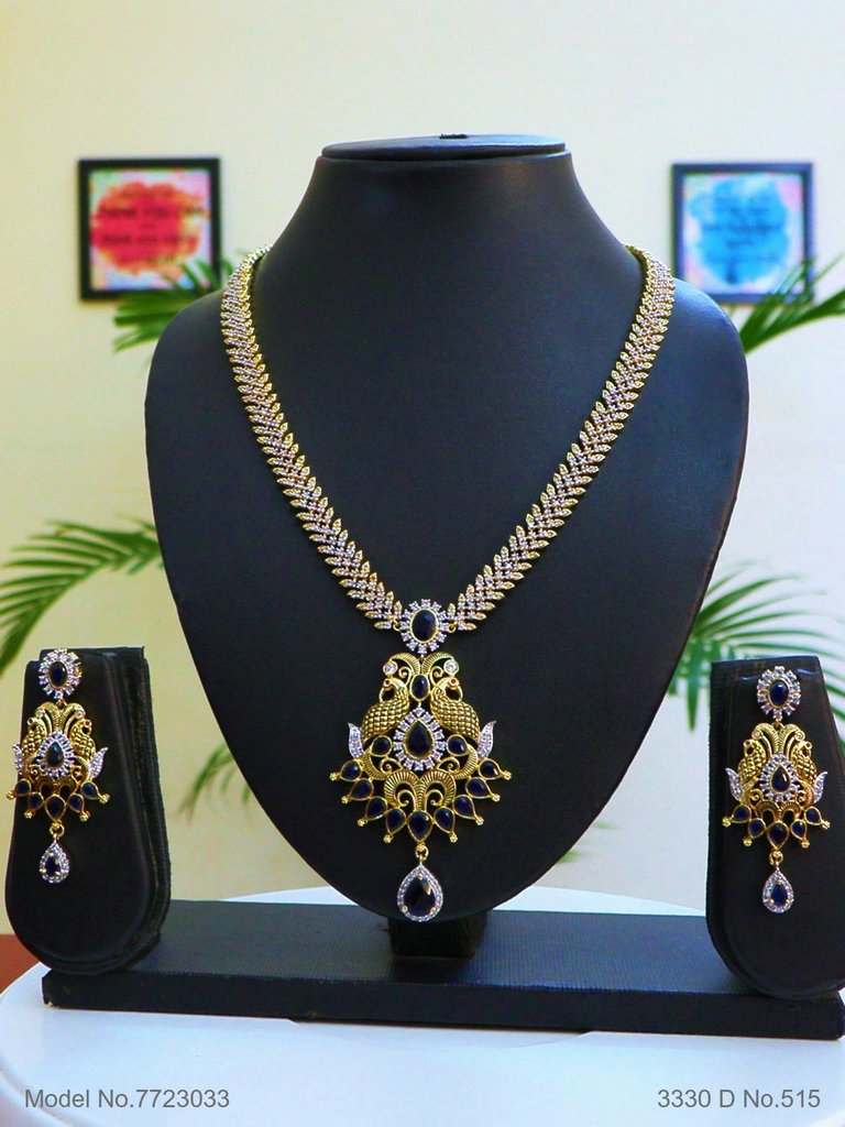 Tradition and Trend goes to a Party - Style 2 - Amaara World