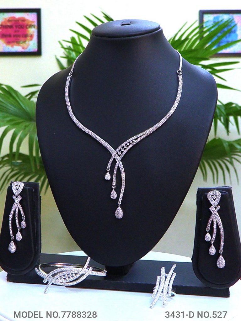 Need to woo a Woman ! Here it is.. - Style 1 - Amaara World