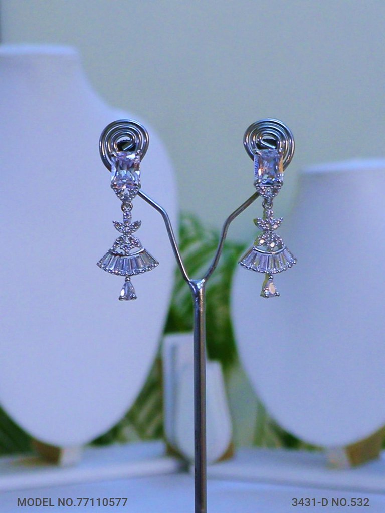 Handcrafted in India | Jewelry Set - View 3 - Amaara World