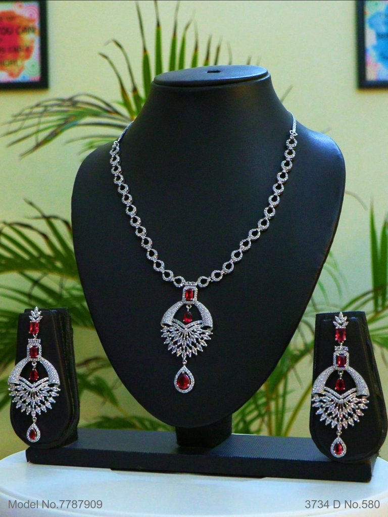 Tradition and Trend goes to a Party - Style 3 - Amaara World