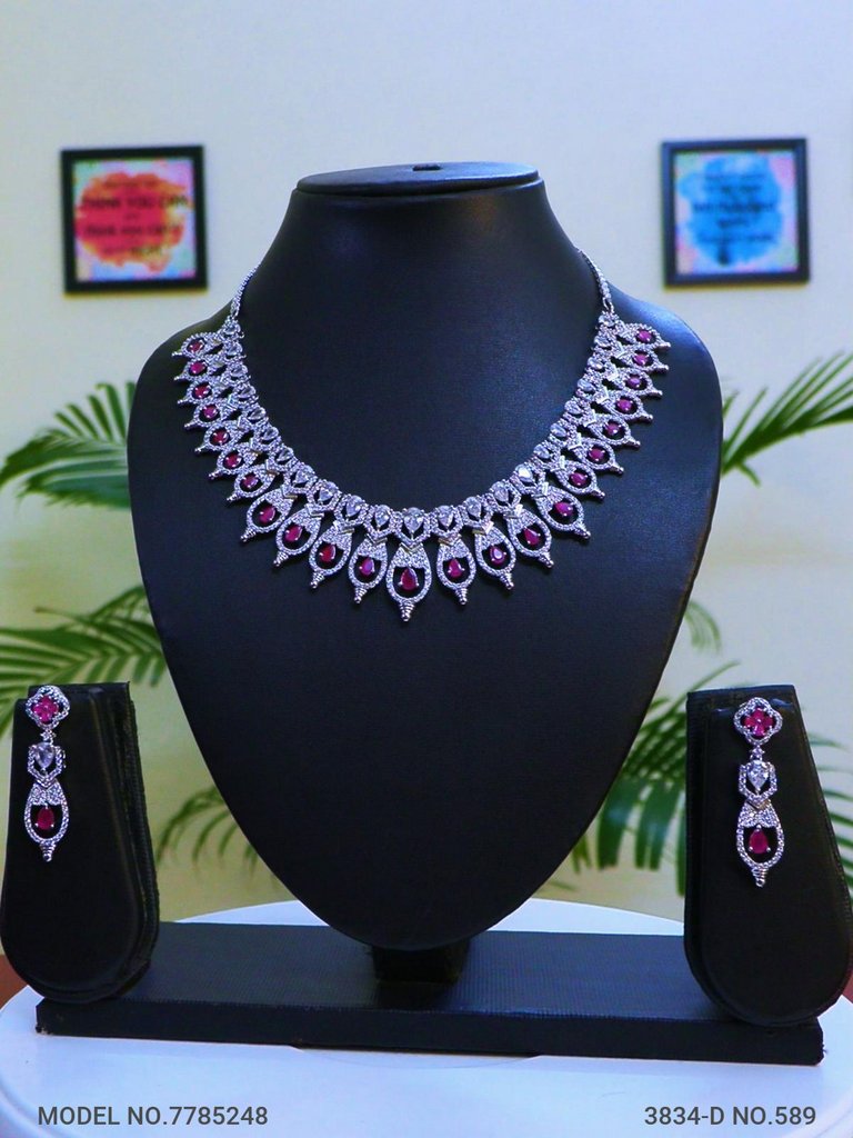 Tradition and Trend goes to a Party - Style 1 - Amaara World