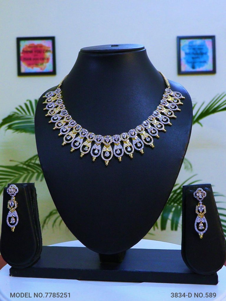 Tradition and Trend goes to a Party - Style 2 - Amaara World