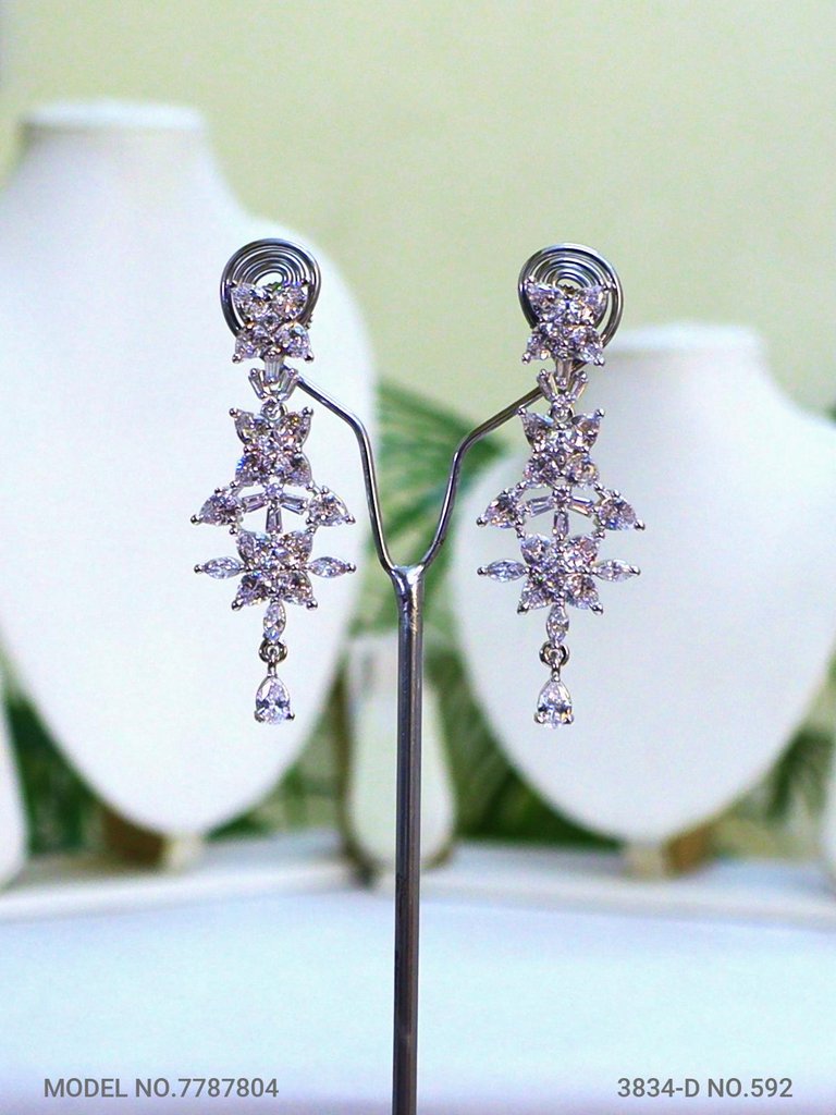Traditional American Diamond Set - View 3 - Amaara World