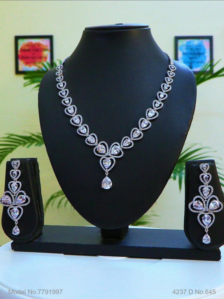 Friendship of Tradition and Trend - Style 1 - Amaara World