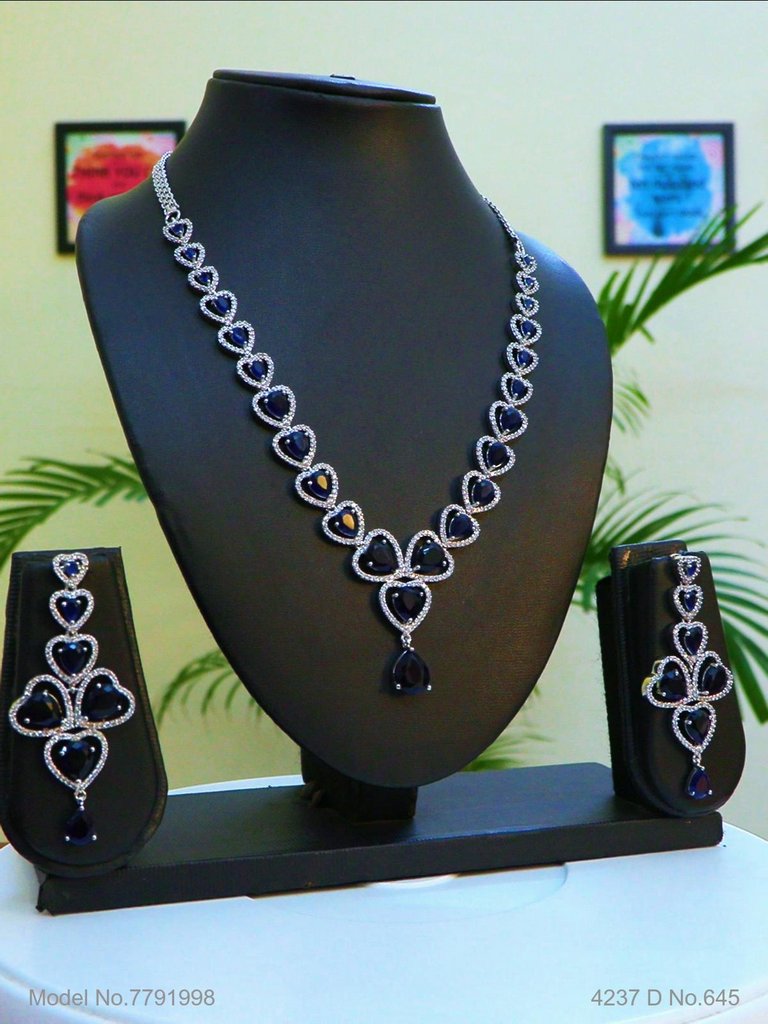 Friendship of Tradition and Trend - Style 2 - Amaara World