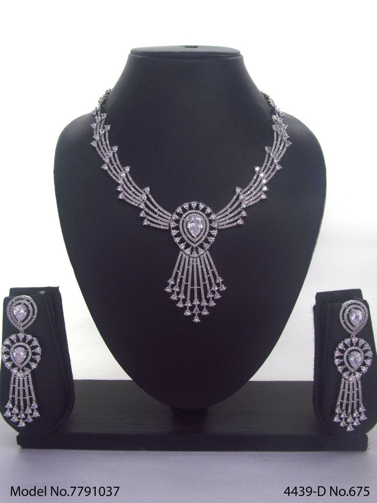 Tradition and Trend goes to a Party - Style 1 - Amaara World